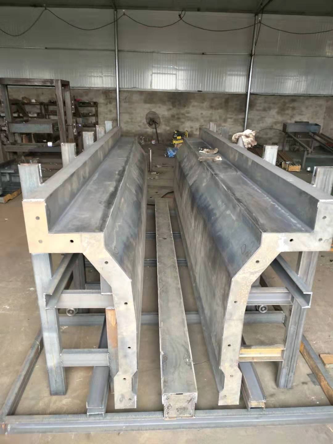 隔离墩华体会网页版(中国) 高速隔离墩模具