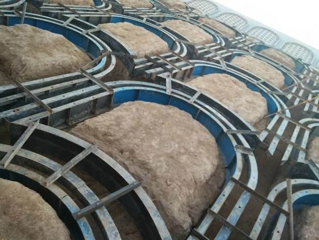 1587608025123501.jpg 拱形护坡模具.jpg