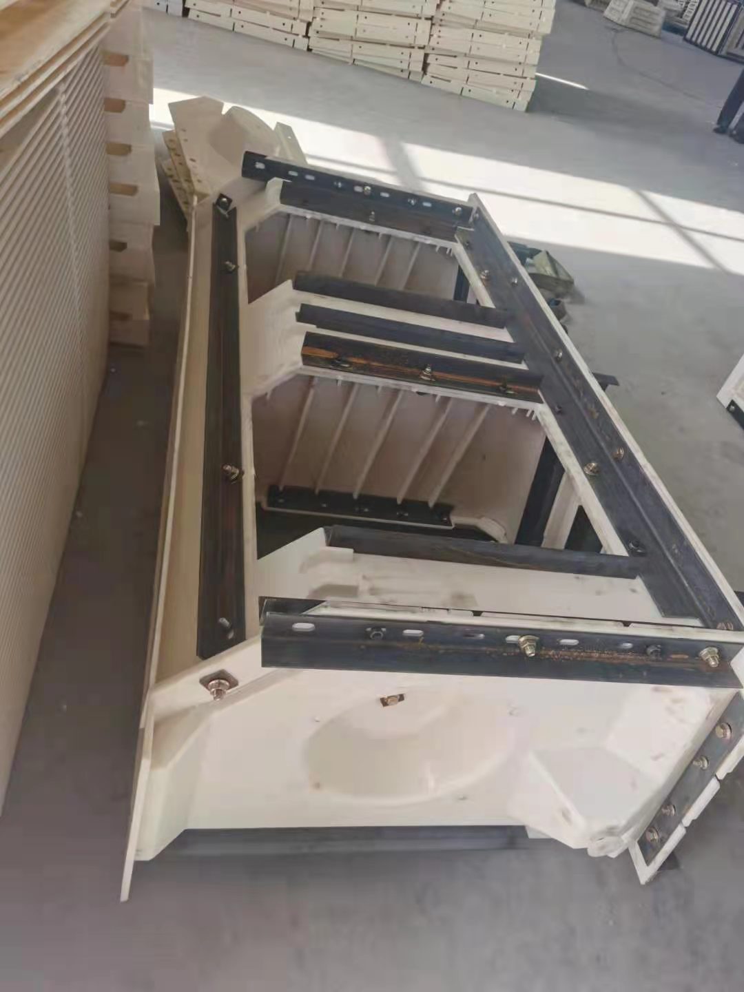 1621205618722592.jpg 护坡模具.jpg